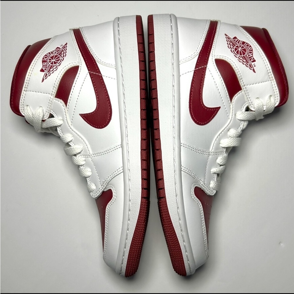 Women's Jordan 1 Mid Reverse Chicago Sz 7.5   (*NO ORIGINAL SHOE BOX INCLUDED) - Picture 2 of 6